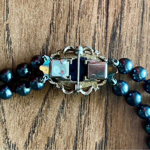 Black Tahitian Pearl Double Strand Necklace. Cameo Clasp/Pin - Picture 6 of 11